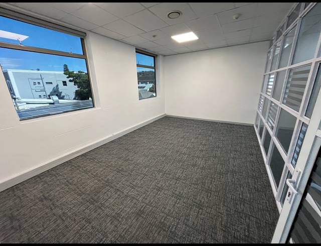 472M² OFFICE TO LET IN CLAREMONT